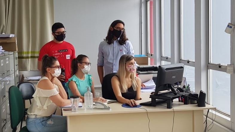 Prefeitura de Guaraciaba (SC) iniciou a implantação da Tecnologia da IPM em janeiro de 2022. Na foto, Servidores em treinamento com a equipe técnica