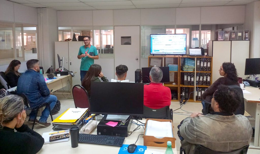 Registro de treinamento do novo sistema gestão pública municipal realizado pela equipe IPM com os Servidores da Prefeitura de São José (SC) em setembro de 2022