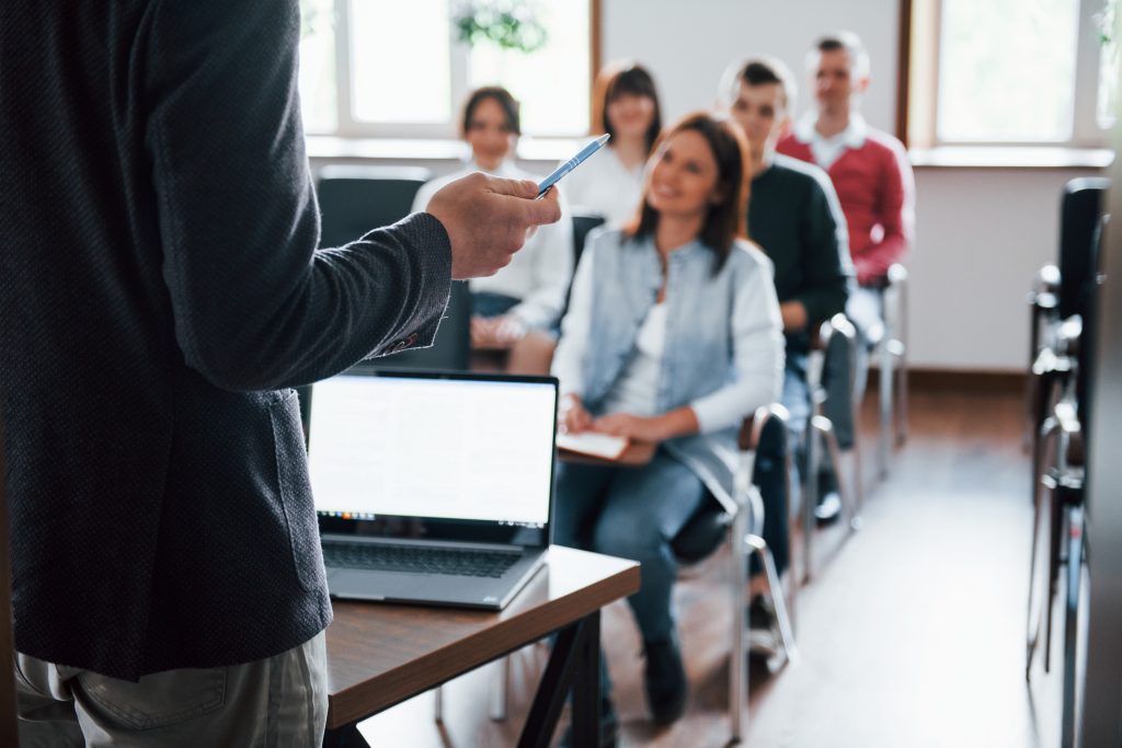 Atualização de servidores ajuda a melhorar processos de ensino e atendimento à população