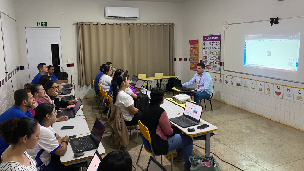 Equipe IPM treinou professores de Pirajuba para utilizar sistemas
