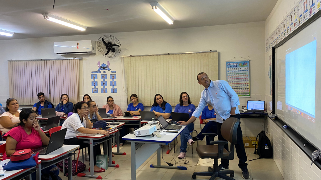 Equipe IPM treinou professores de Pirajuba para utilizar sistemas